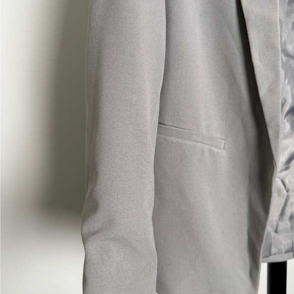 Forever 21 Contemporary Gray Blazer • Soft Fabric • Size M - Picture 4 of 5